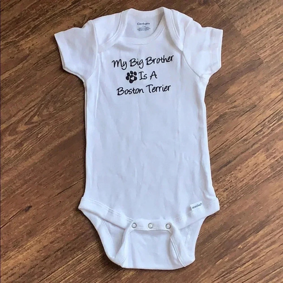 Gerber Graphic Onesie Bodysuit White MY BIG BROTHER IS A BOSTON TERRIER - Picture 1 of 6